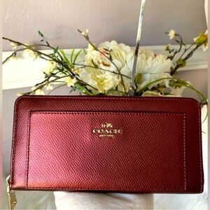 COACH Accordion Zip Bramble Rose
Metallic Cherry Wallet